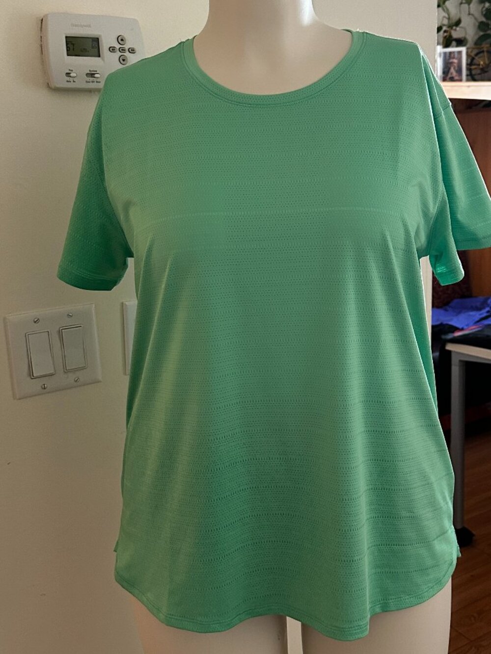 SALE Women's Tuff Athletics Short Sleeve T Shirt Size xl NWOT